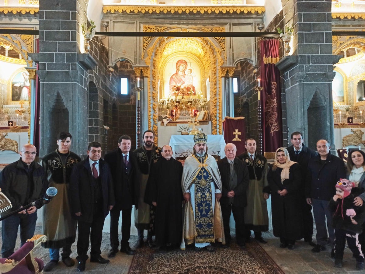 Diyarbakır'da Kutsal Doğuş Yortusu kutlandı